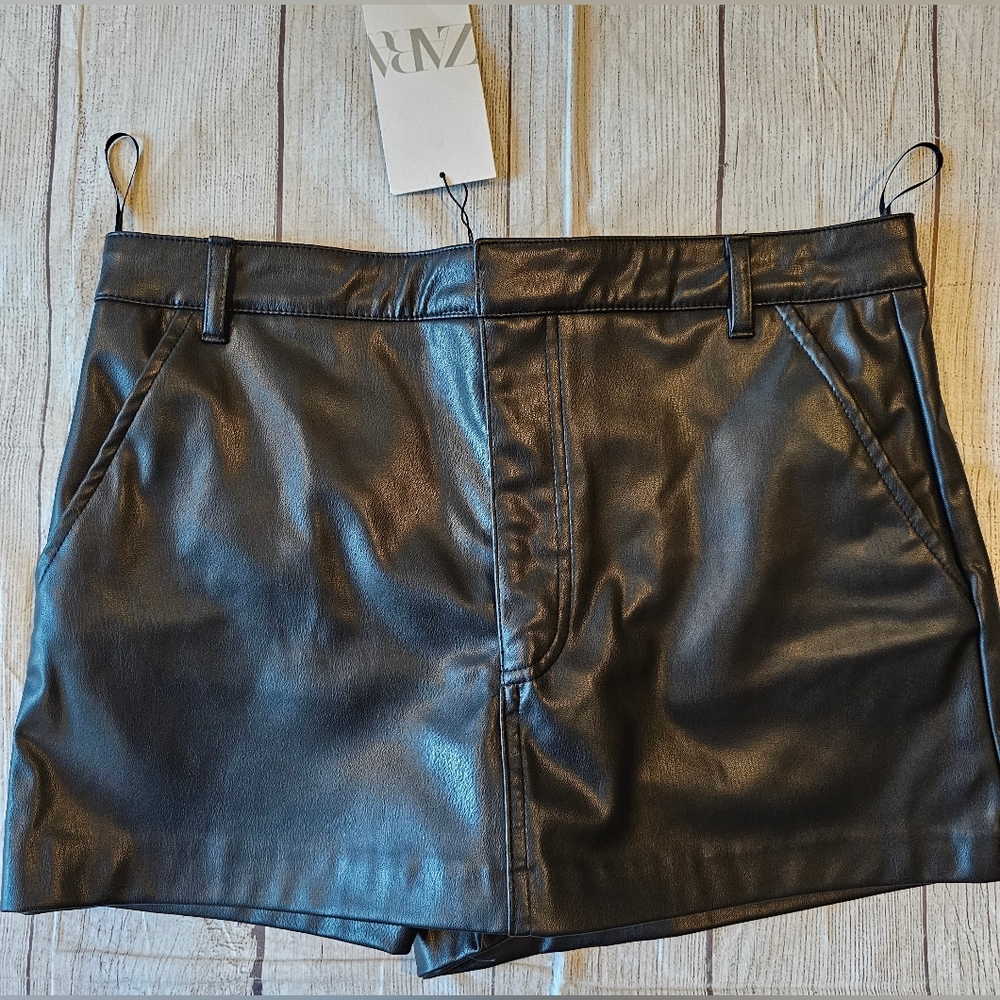 ZARA Black •Size Large•Faux Leather Mini Skort Skirt ☆Brand New w/ Tag☆